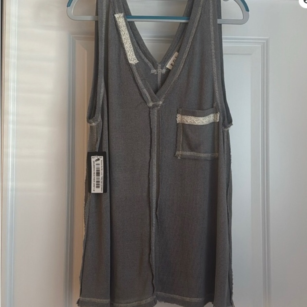 Sleeveless V-Neck Washed Gray Tank with Pocket